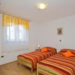 Holiday Ana Apartman Póla