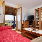 Holiday Ana Apartman *