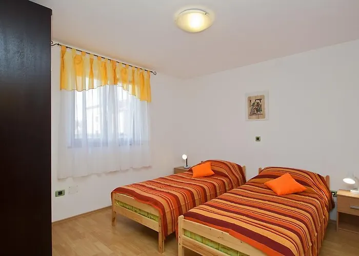 Holiday Ana Apartman Póla